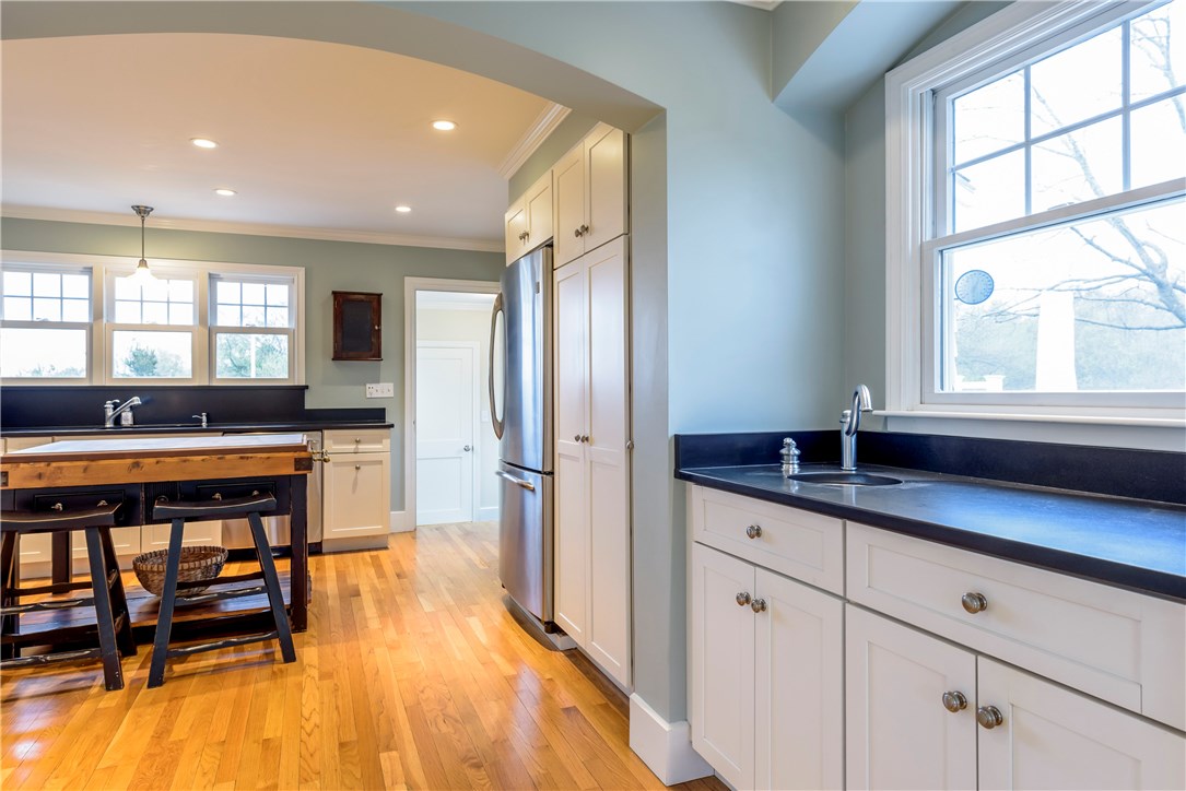 931 Wapping Road Portsmouth, RI 02871 - Photo 9 of 33