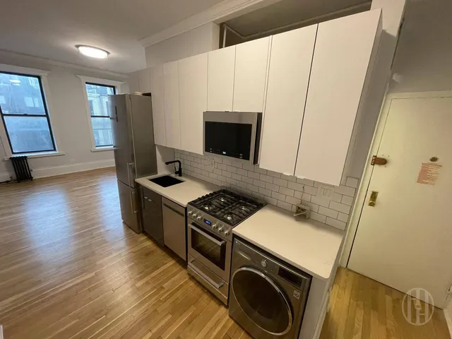 $3,495 | 425 East 73rd Street, Unit 4RW | Lenox Hill