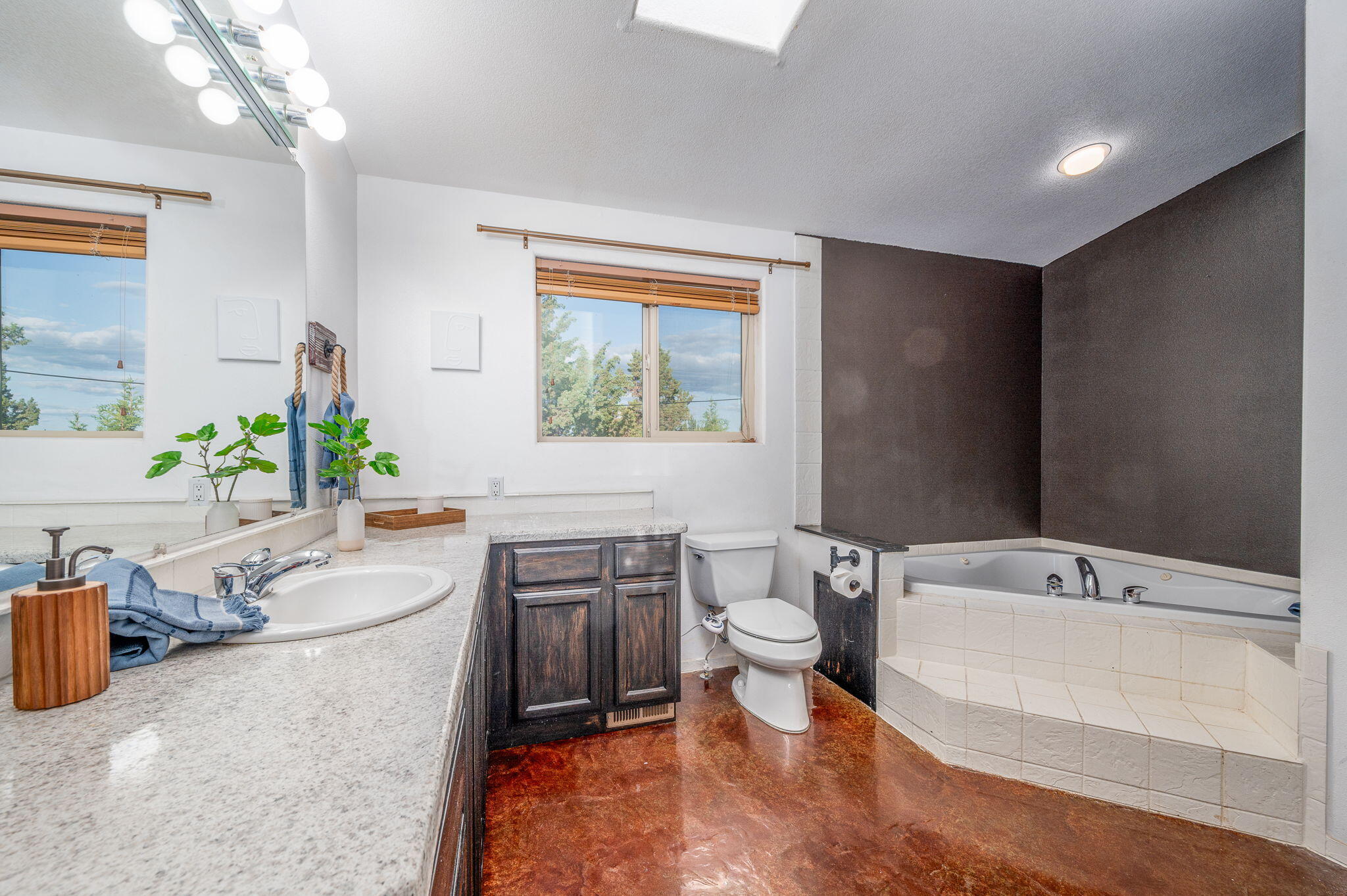 61391 Larsen Road Bend, OR 97702 - Photo 27 of 60 Primary Bathroom