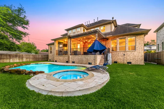 a view of a house with a backyard