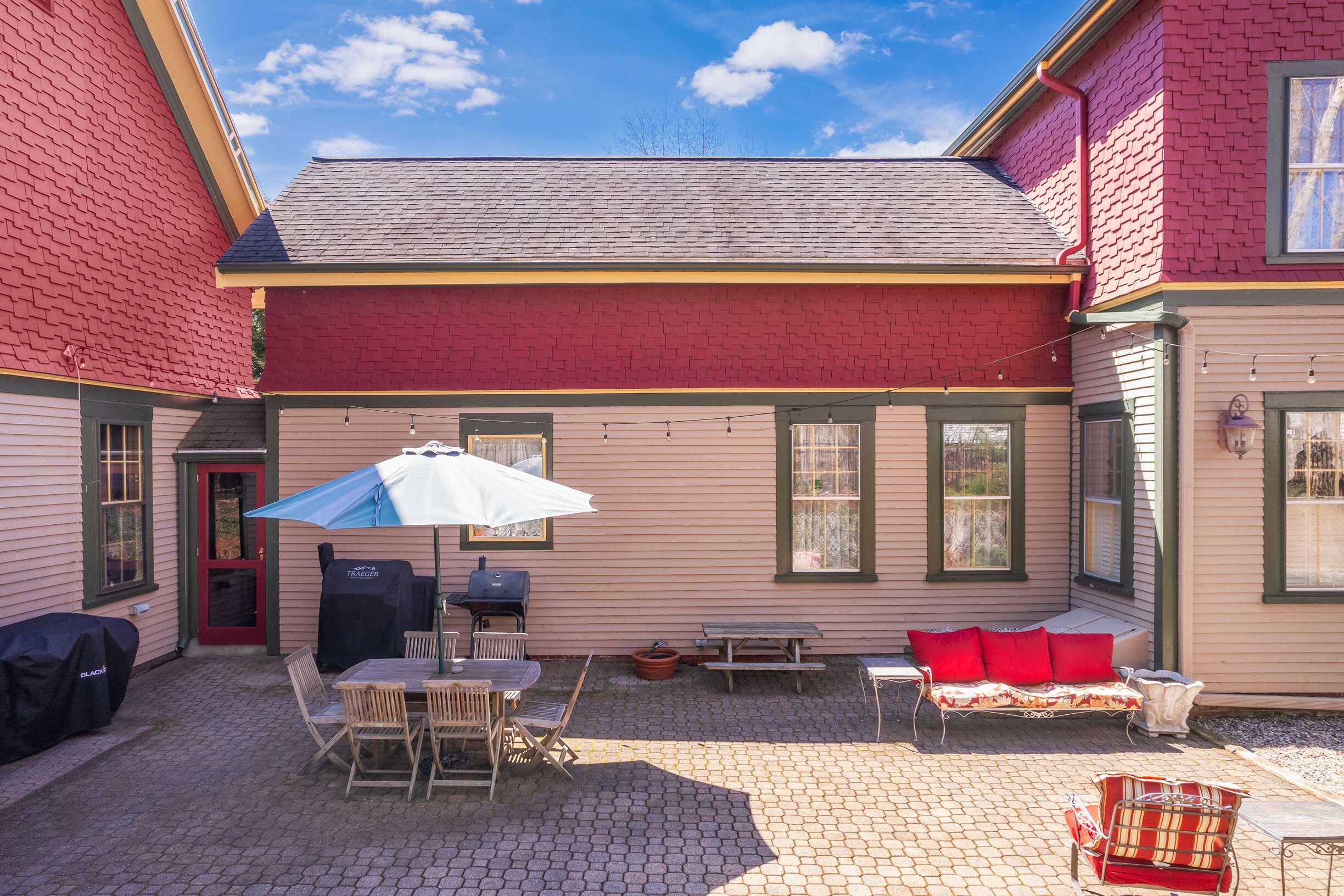 88 York Street York, ME 03909 - Photo 14 of 40 13b-Backpatio