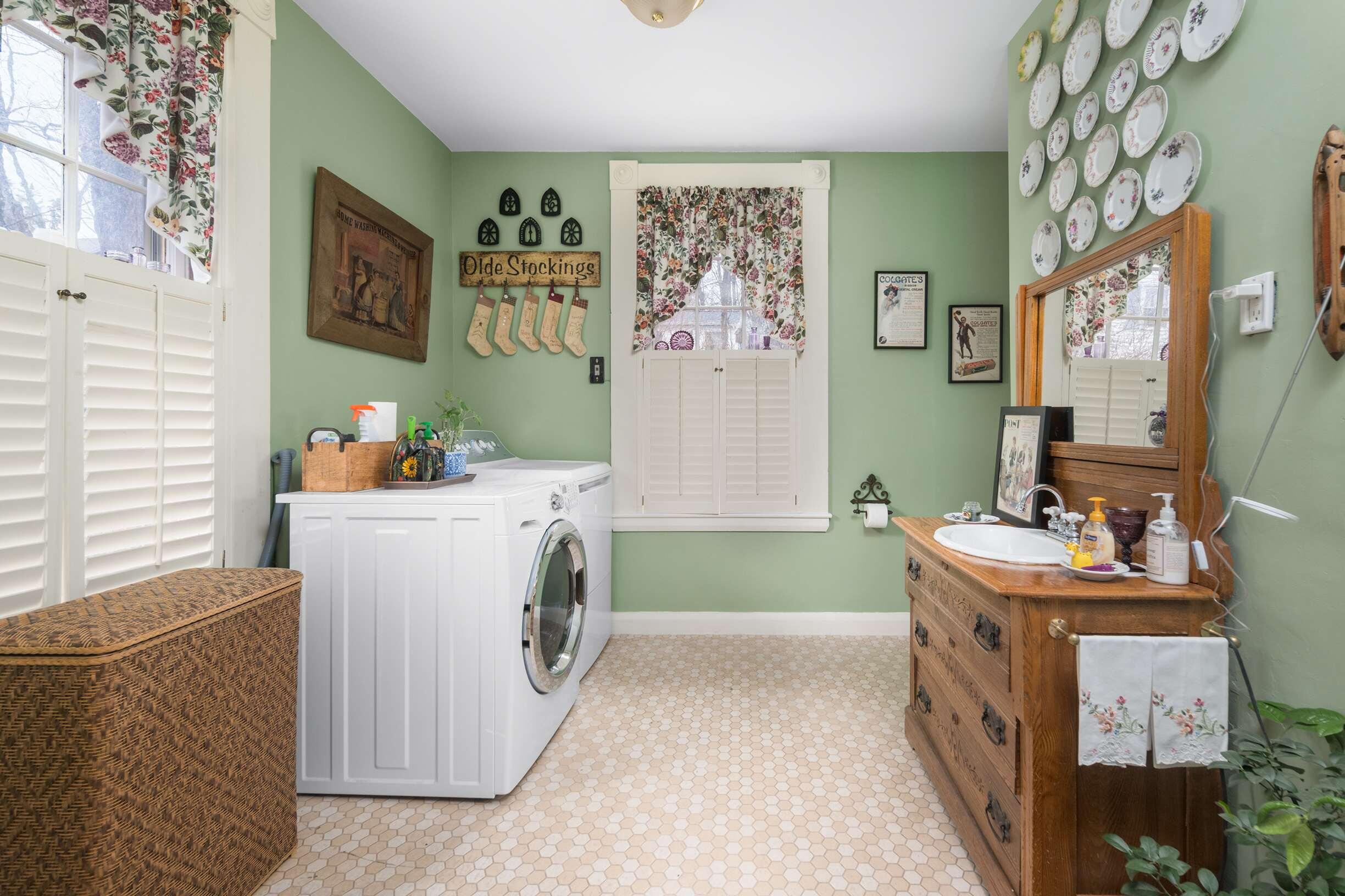 88 York Street York, ME 03909 - Photo 21 of 40 16-Laundry