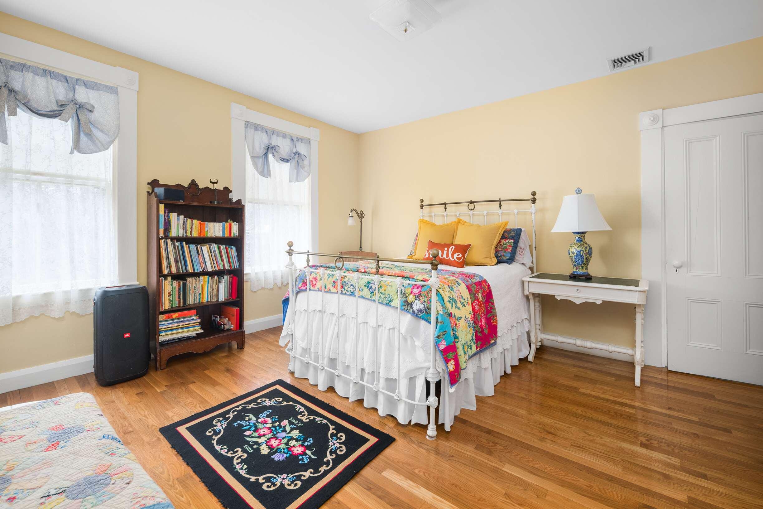 88 York Street York, ME 03909 - Photo 23 of 40 18-Guesbedroom