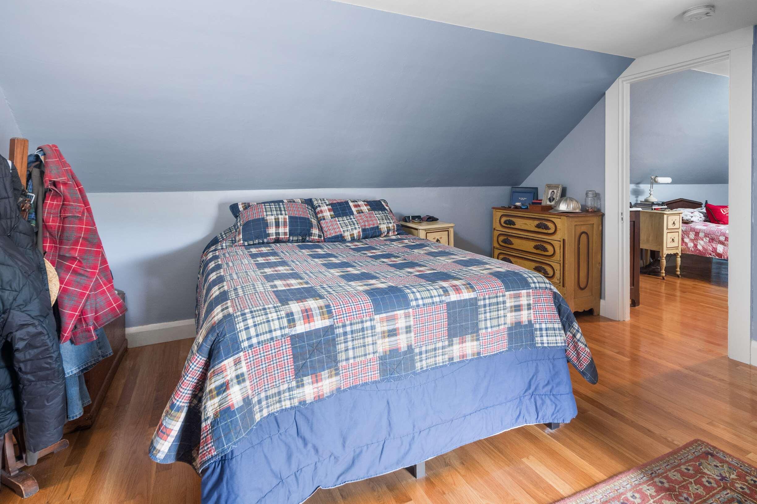 88 York Street York, ME 03909 - Photo 27 of 40 22-Guestbedroom