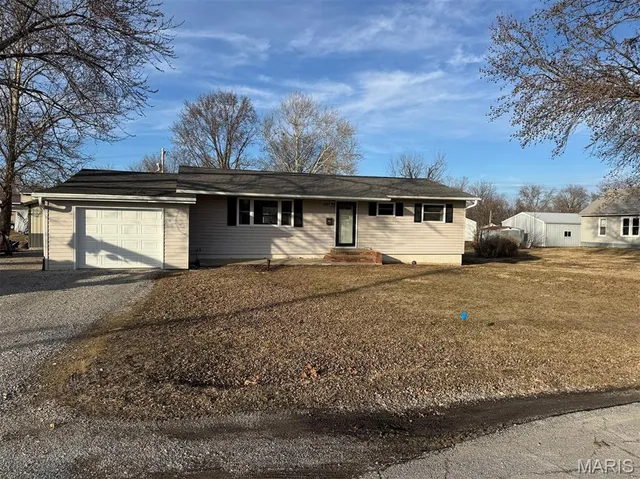 $169,900 | 729 West Court Street, Kahoka, MO 63445