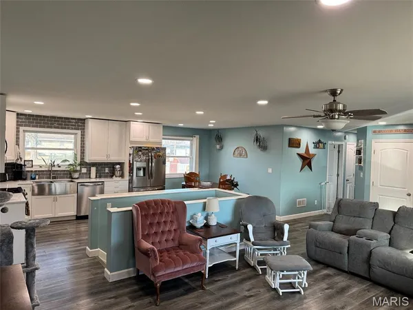 $169,900 | 729 West Court Street, Kahoka, MO 63445