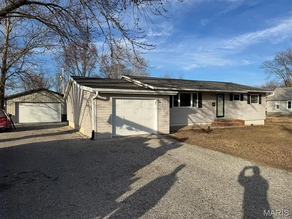 $169,900 | 729 West Court Street, Kahoka, MO 63445