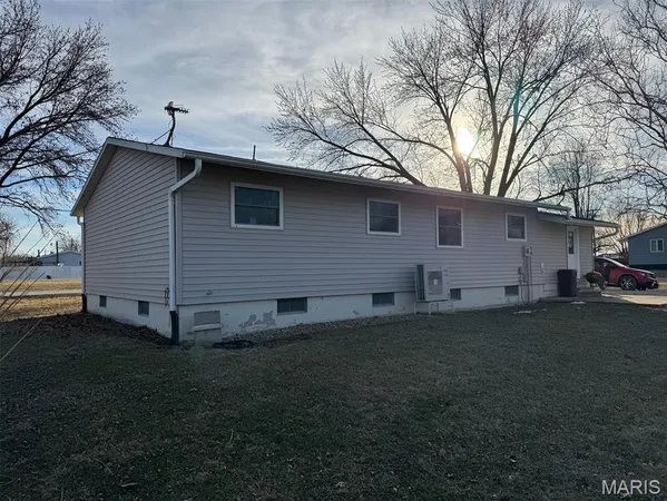 $169,900 | 729 West Court Street, Kahoka, MO 63445