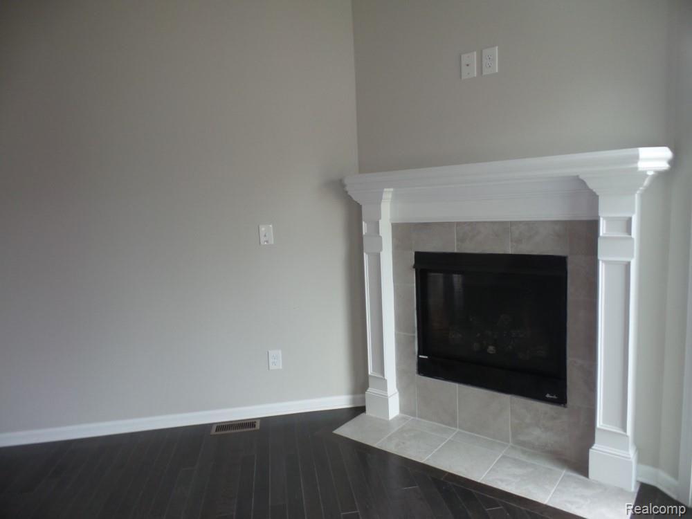 808 Nelson's Ridge Drive, Unit 26 Howell, MI 48843 - Photo 10 of 27 8.jpg