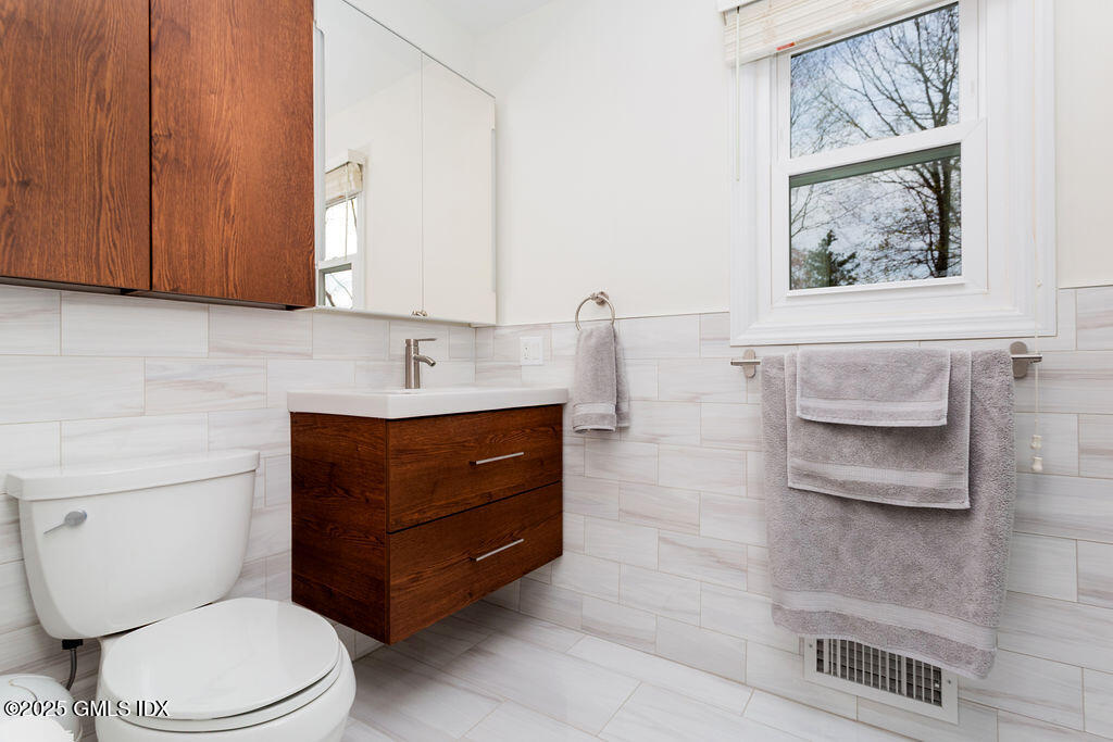 19 Stanwich Road Greenwich, CT 06830 - Photo 15 of 32 a bathroom with a toilet a sink and mirror
