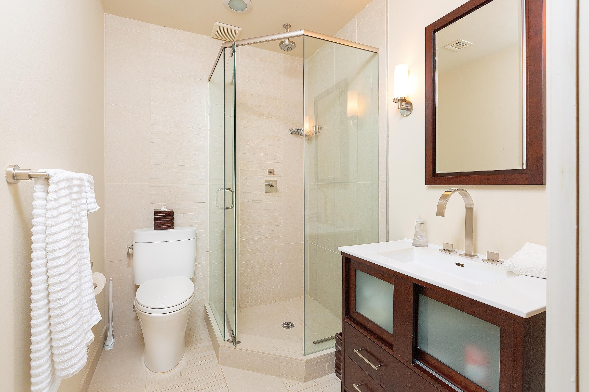 8231 Bridle Path Boca Raton, FL 33496 - Photo 19 of 71 21_Bathroom3