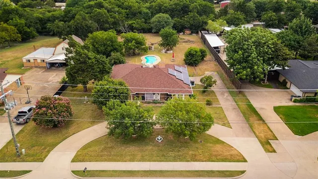 $885,000 | 230 South Walnut Grove Road, Midlothian, TX 76065