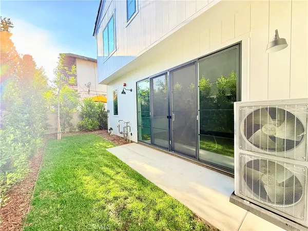 $5,400 | 109 North Parkwood Avenue, Unit B, Pasadena, CA 91107