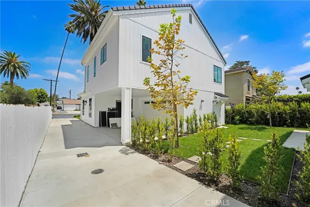 $5,400 | 109 North Parkwood Avenue, Unit B, Pasadena, CA 91107