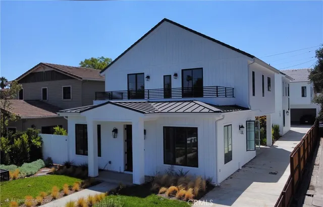 $5,400 | 109 North Parkwood Avenue, Unit B, Pasadena, CA 91107