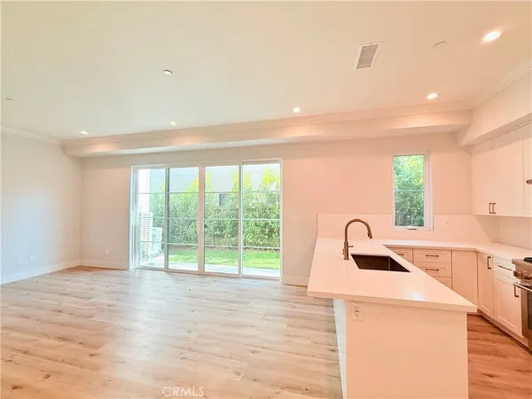 $5,400 | 109 North Parkwood Avenue, Unit B, Pasadena, CA 91107