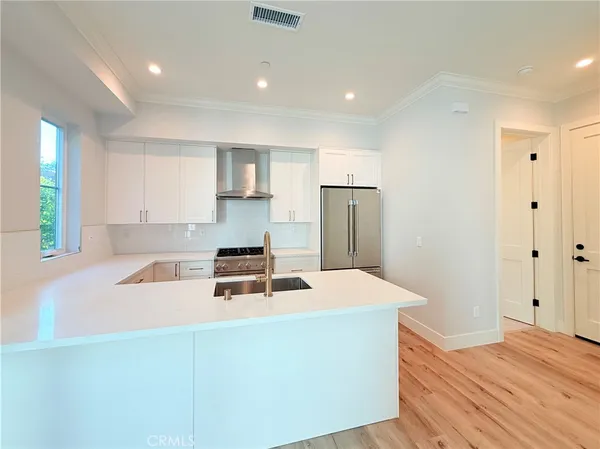 $5,400 | 109 North Parkwood Avenue, Unit B, Pasadena, CA 91107
