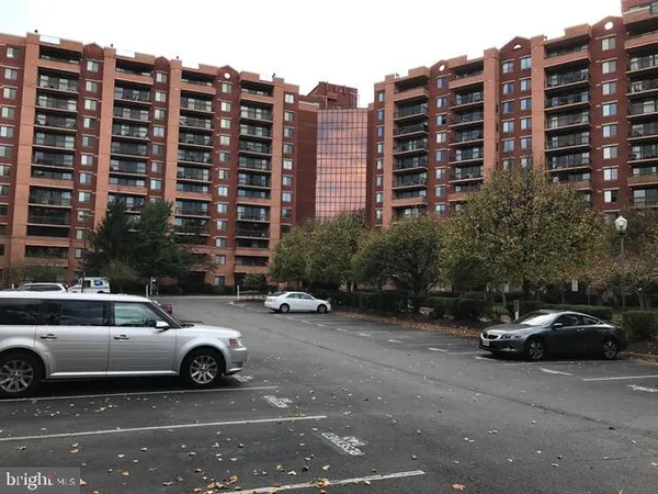 $2,800 | 2230 George C Marshall Drive, Unit 1012, Falls Church, VA 22043