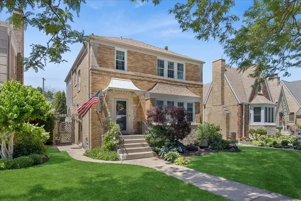 $550,000 | 3242 North New England Avenue, Chicago, IL 60634
