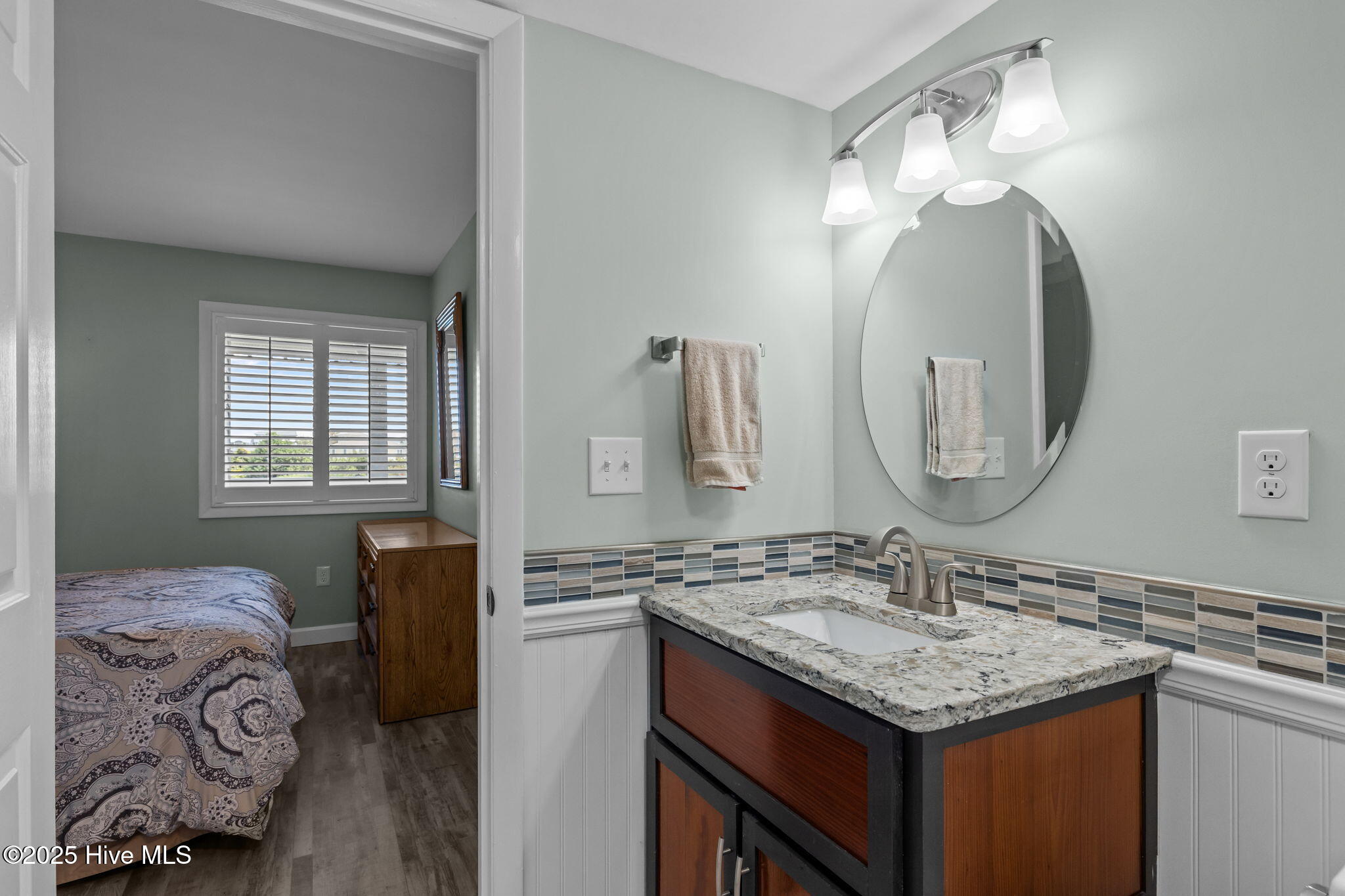 10300 Coast Guard Road, Unit D211 Emerald Isle, NC 28594 - Photo 17 of 54 Bathroom 2 V2