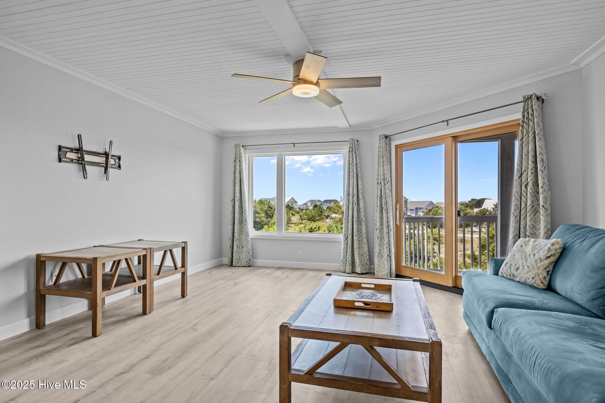 10300 Coast Guard Road, Unit D211 Emerald Isle, NC 28594 - Photo 22 of 54 Living Room