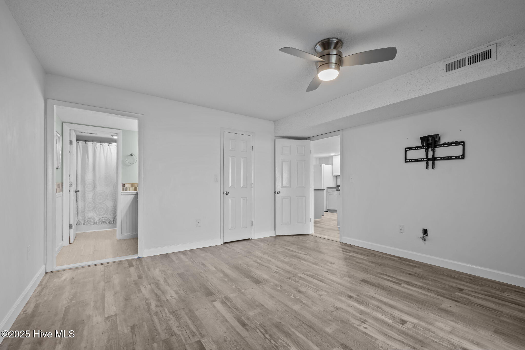 10300 Coast Guard Road, Unit D211 Emerald Isle, NC 28594 - Photo 28 of 54 Owners Suite V2