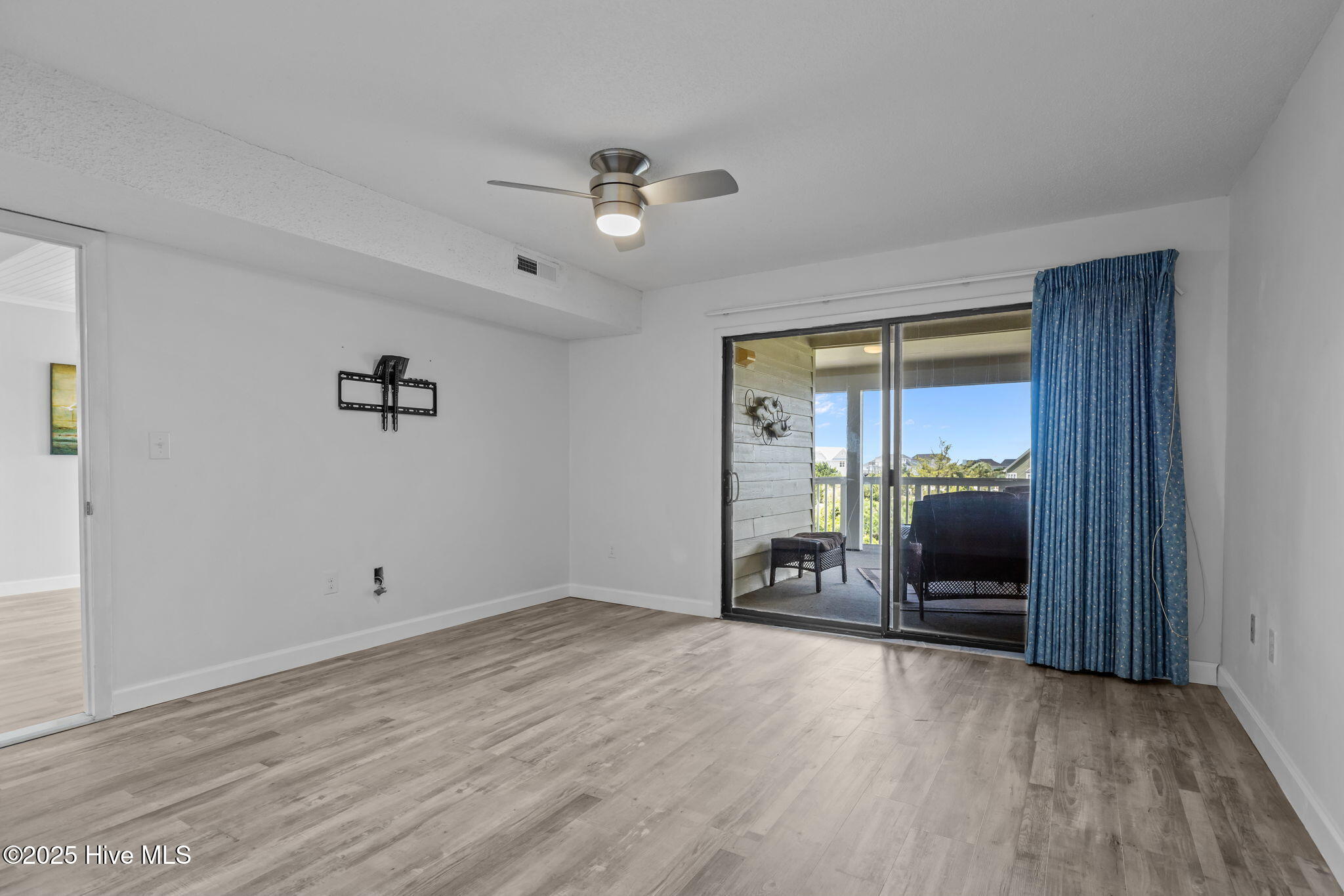 10300 Coast Guard Road, Unit D211 Emerald Isle, NC 28594 - Photo 31 of 54 Owners Suite V3