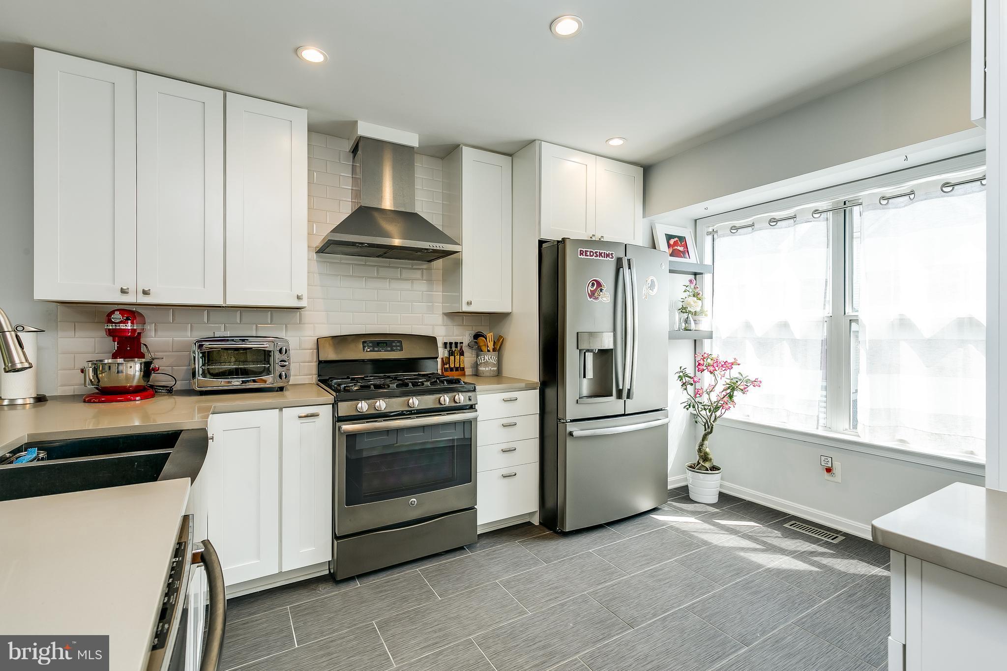 6321 Over See Court Springfield, VA 22152 - Photo 10 of 29 Kitchen