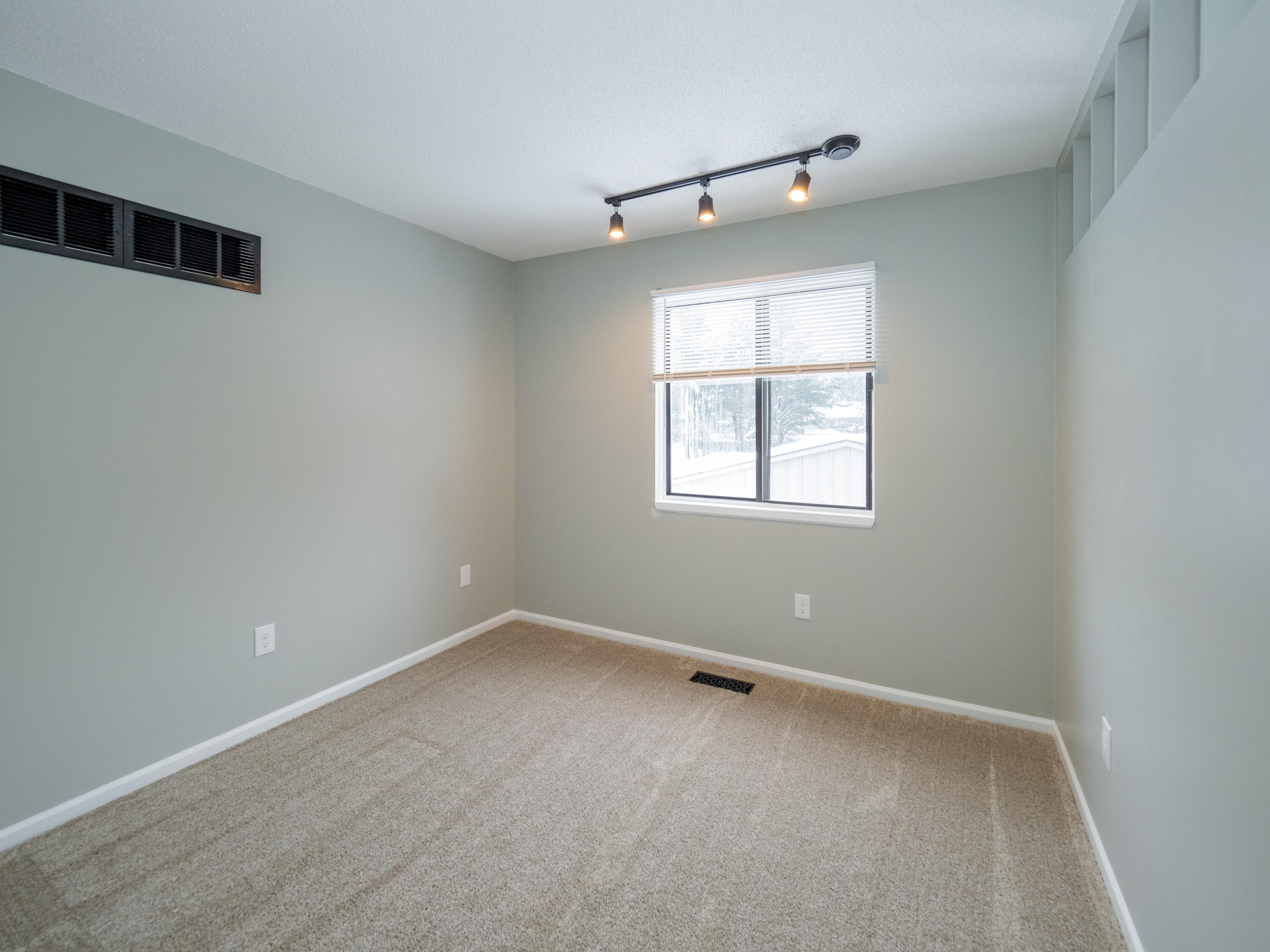 3760 Cedaridge Road Kalamazoo, MI 49008 - Photo 18 of 39 3760 Cedaridge Dr-118
