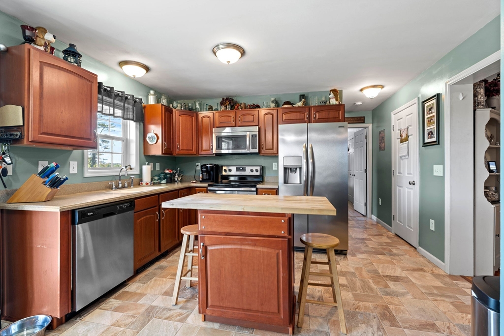 25 R Beacon Street Amesbury, MA 01913 - Photo 32 of 42