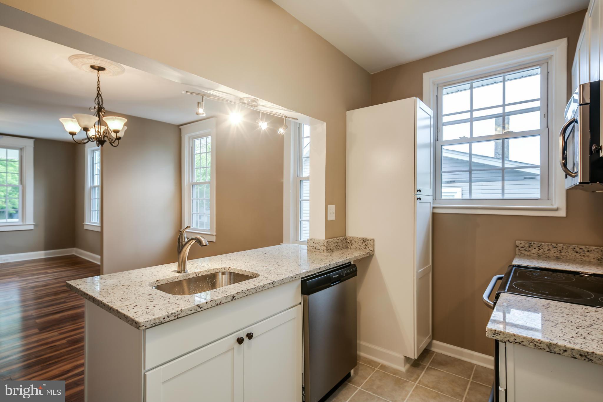 622 North Bend Road Baltimore, MD 21229 - Photo 11 of 30 Kitchen and Dining Room