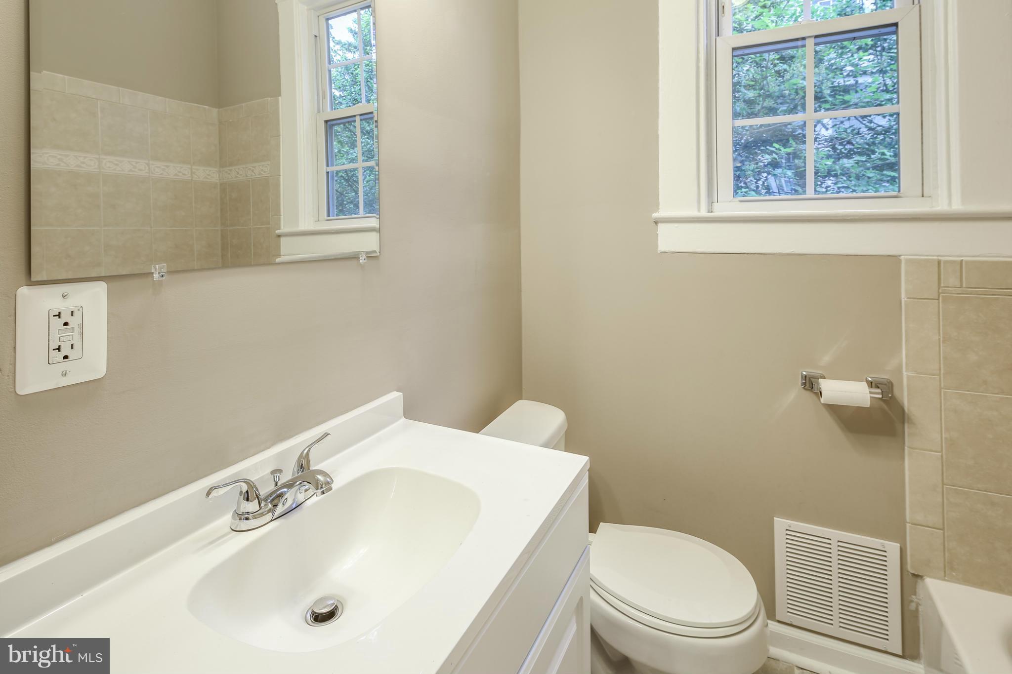 622 North Bend Road Baltimore, MD 21229 - Photo 15 of 30 1st Floor Full Bath