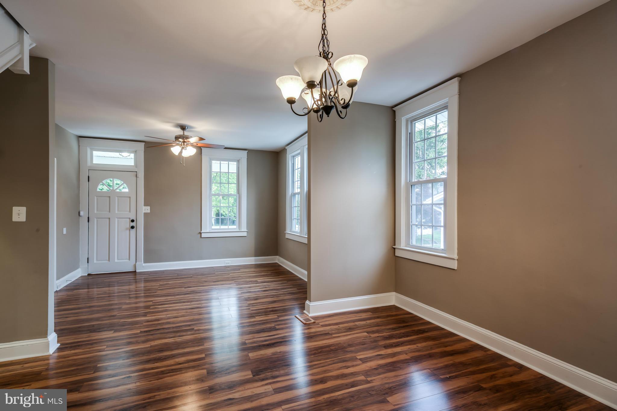 622 North Bend Road Baltimore, MD 21229 - Photo 7 of 30 Living Room and Dining Room
