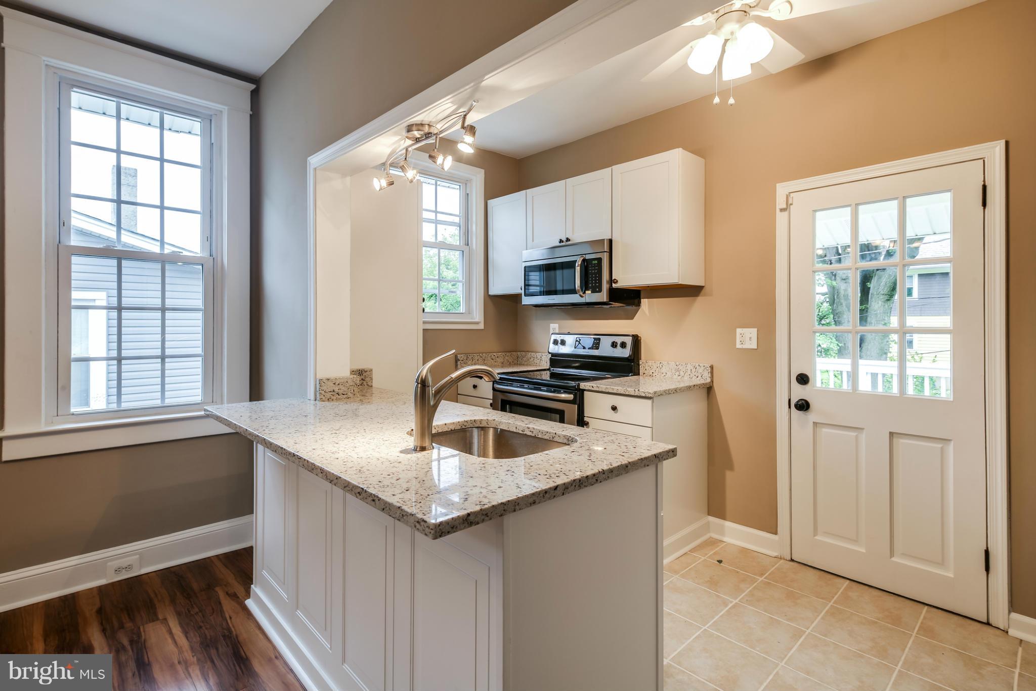 622 North Bend Road Baltimore, MD 21229 - Photo 8 of 30 Kitchen with Granite Coiunters