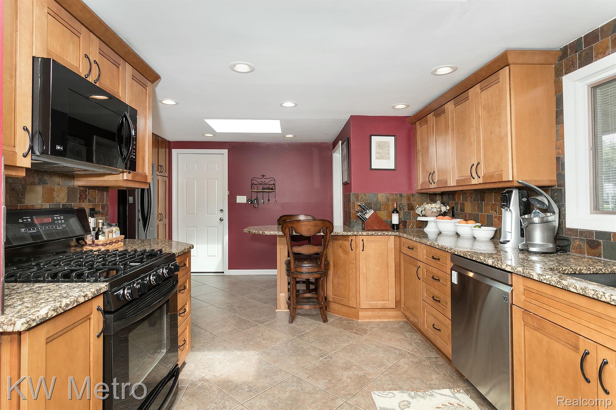 2478 Blockton Road Rochester, MI 48306 - Photo 5 of 35 Gallery Image 5