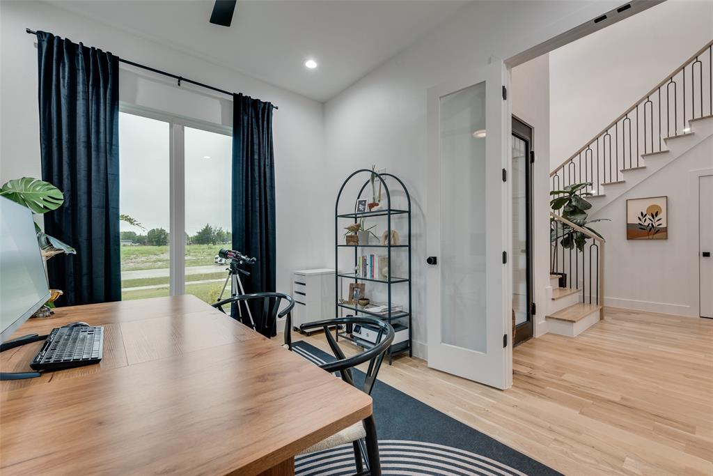 418 Whispering Way Red Oak, TX 75154 - Photo 7 of 39