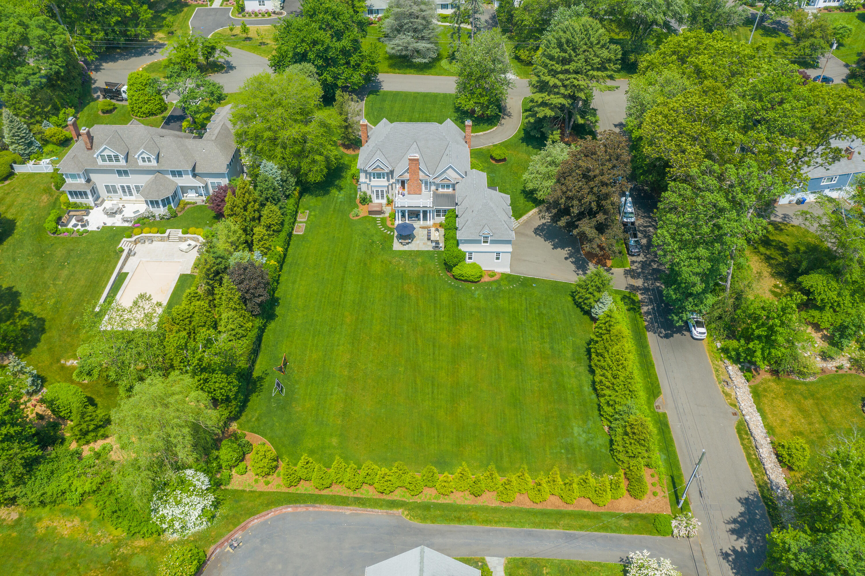 40 Holly Lane Darien, CT 06820 - Photo 3 of 56 40 holly drone back yard