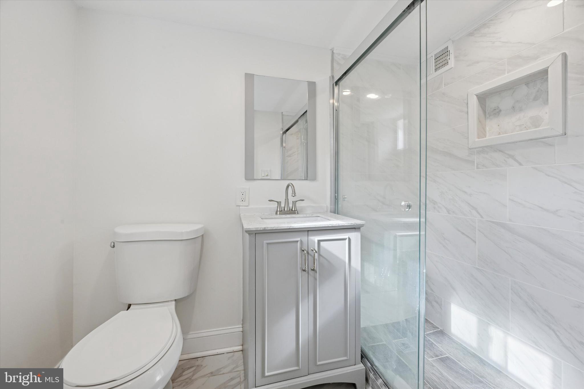 2006 Carter Road Folcroft, PA 19032 - Photo 21 of 25 a bathroom with a toilet a sink and mirror