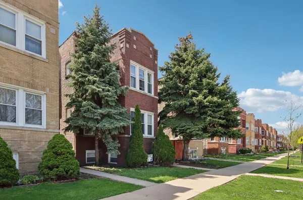 $1,950 | 5309 West Henderson Street, Unit 1, Chicago, IL 60641
