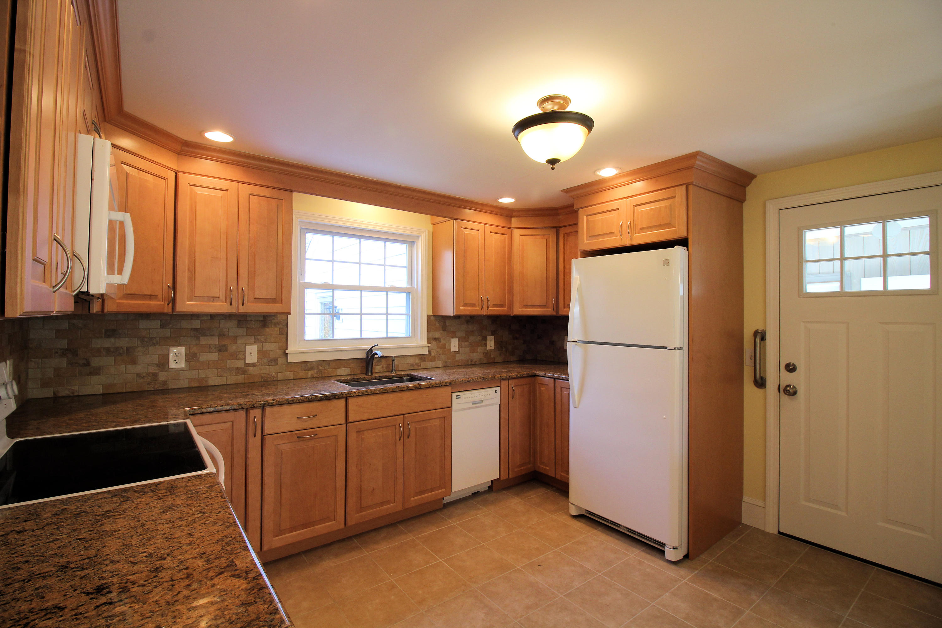 21 Wayside Road Portland, ME 04102 - Photo 7 of 25 Kitchen