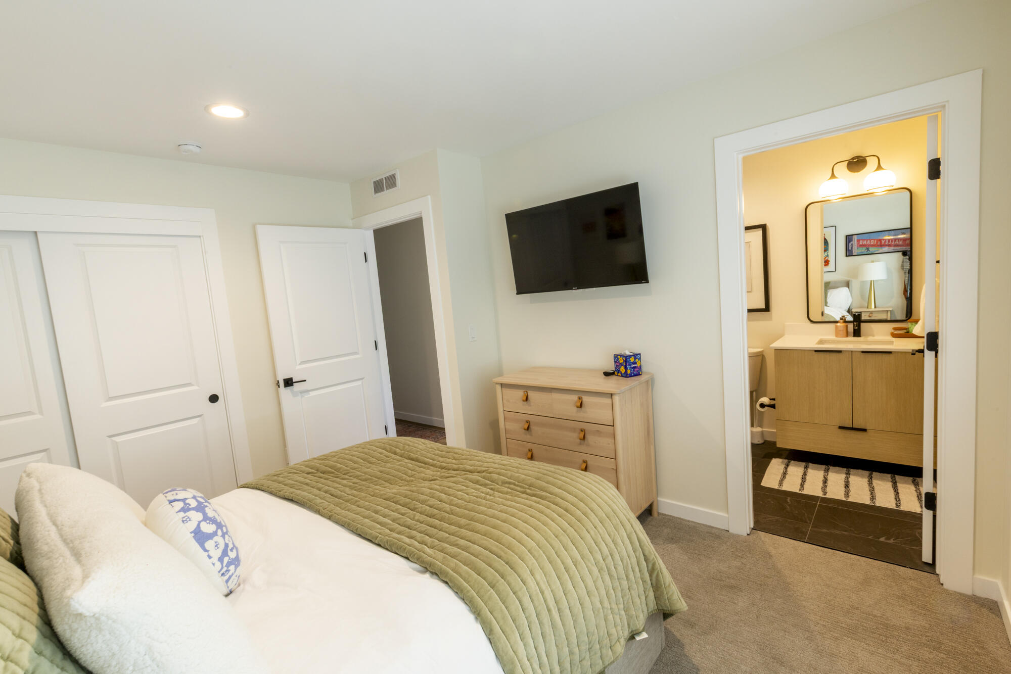 410 North River Street, Unit 10 Hailey, ID 83333 - Photo 9 of 22 Guest En Suite
