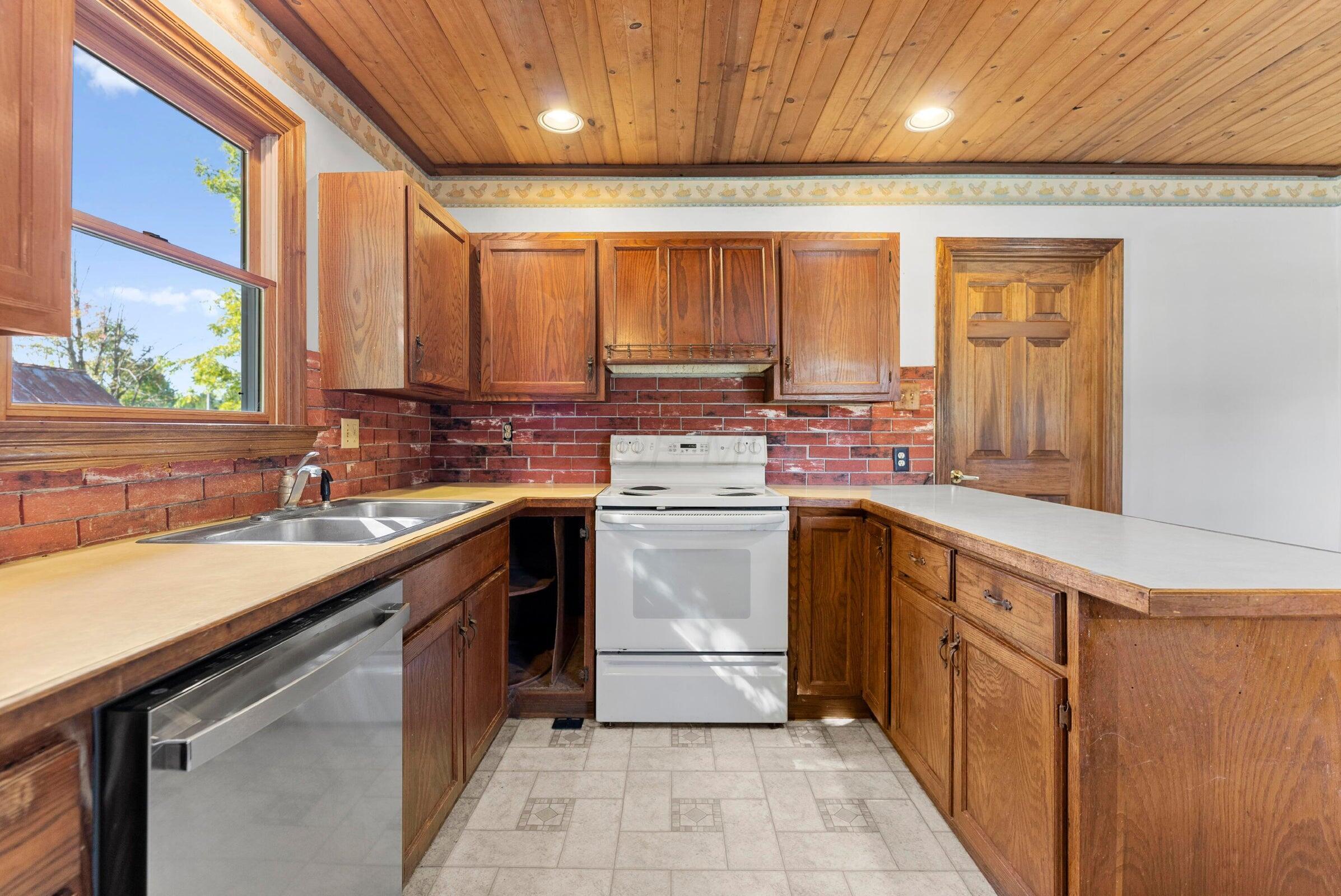 2574 Alward Road Southwest Pataskala, OH 43062 - Photo 15 of 61 15 - Kitchen