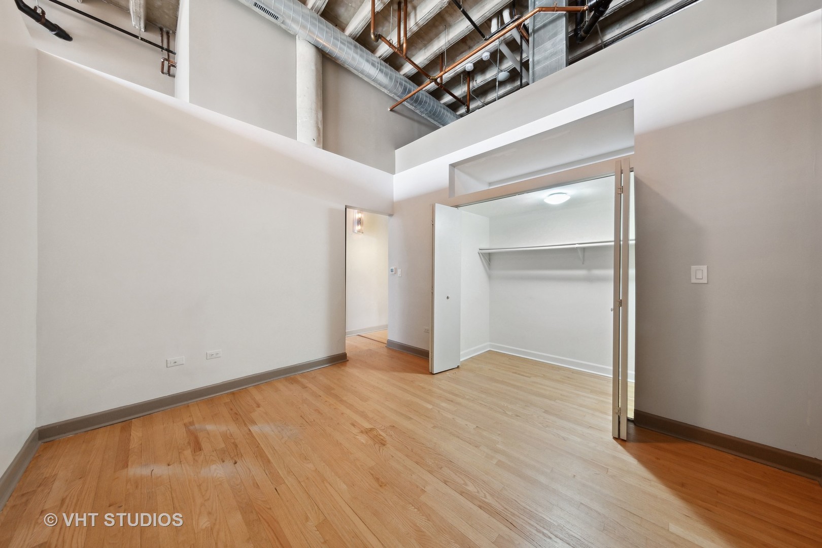 2545 South Dearborn Street, Unit 331 Chicago, IL 60616 - Photo 11 of 17 a view of an empty room