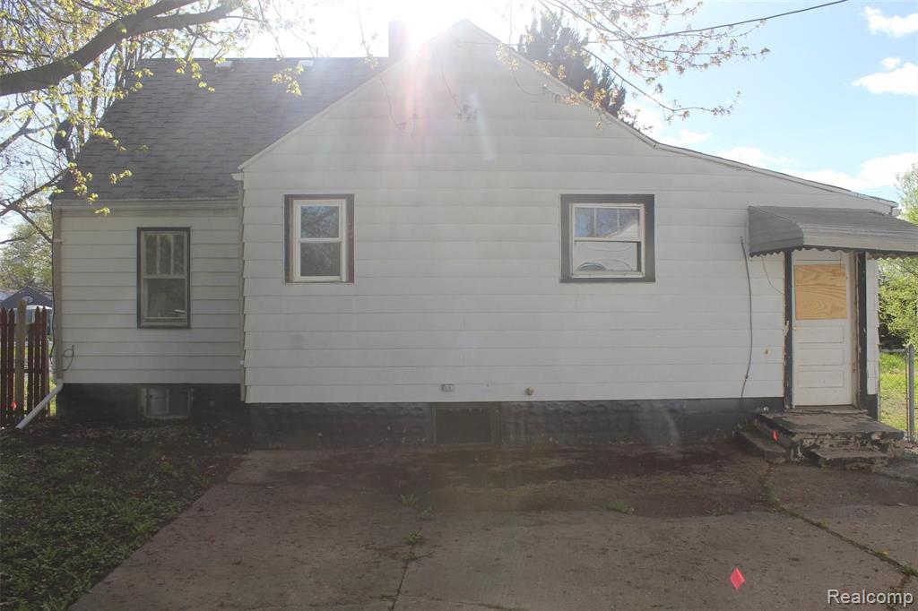 2102 Center Road Burton, MI 48509 - Photo 5 of 18