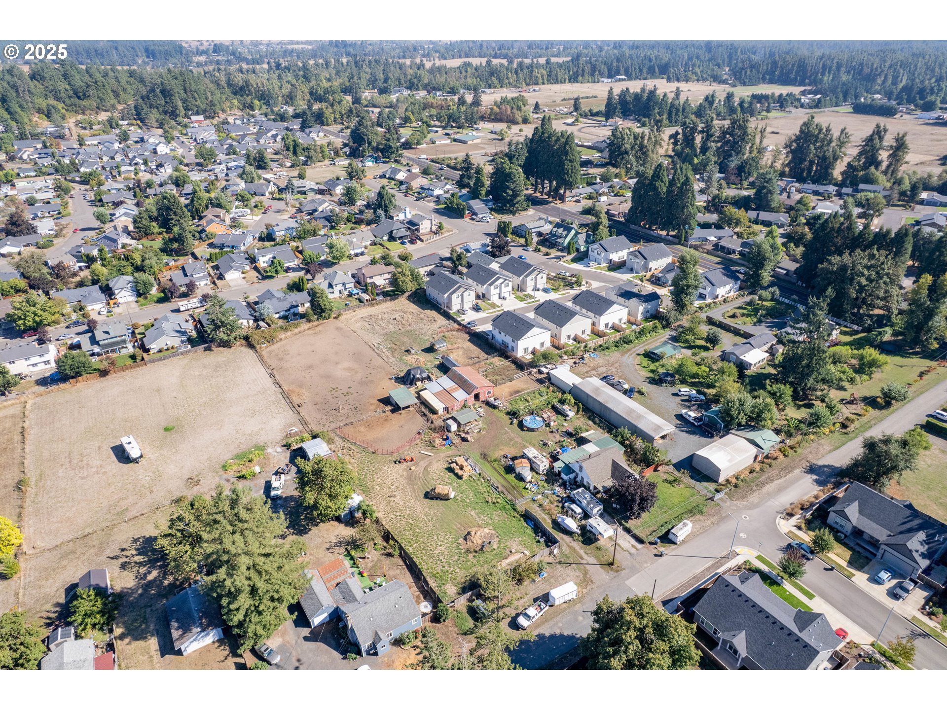 945 South 43rd Street Springfield, OR 97478 - Photo 11 of 15 an aerial view of multiple house