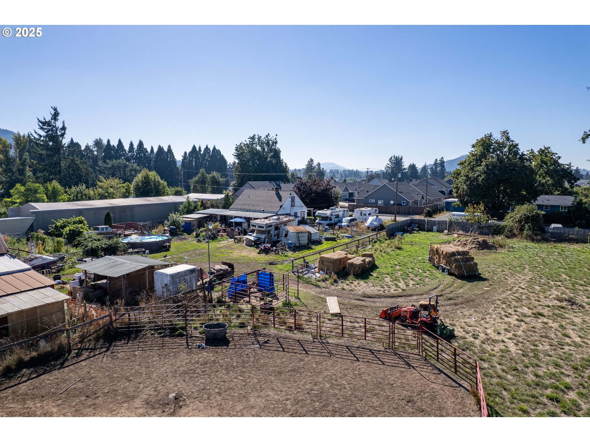 945 South 43rd Street Springfield, OR 97478 - Photo 13 of 15 a view of a chairs and table in a backyard