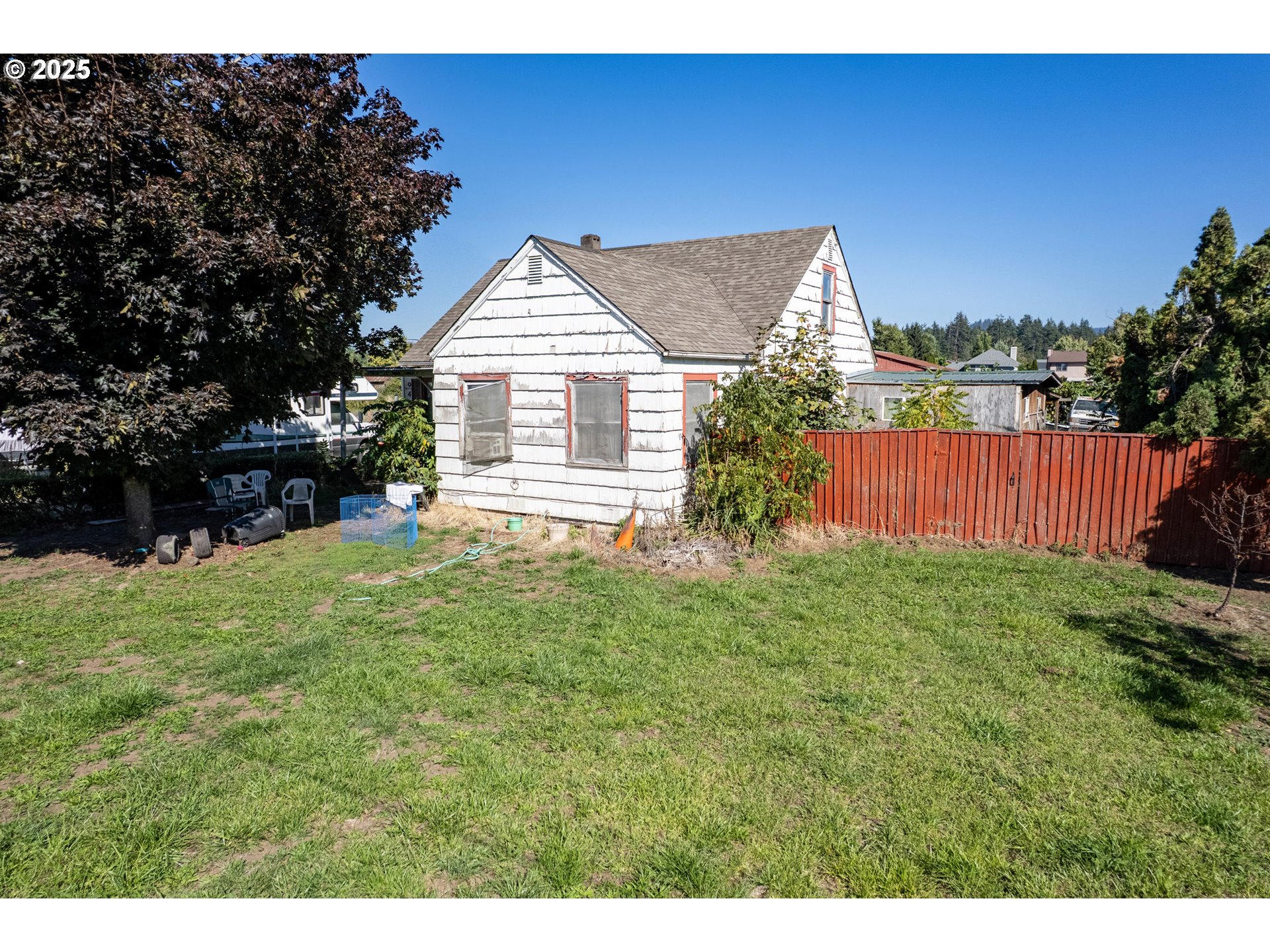 945 South 43rd Street Springfield, OR 97478 - Photo 15 of 15 a front view of a house with garden