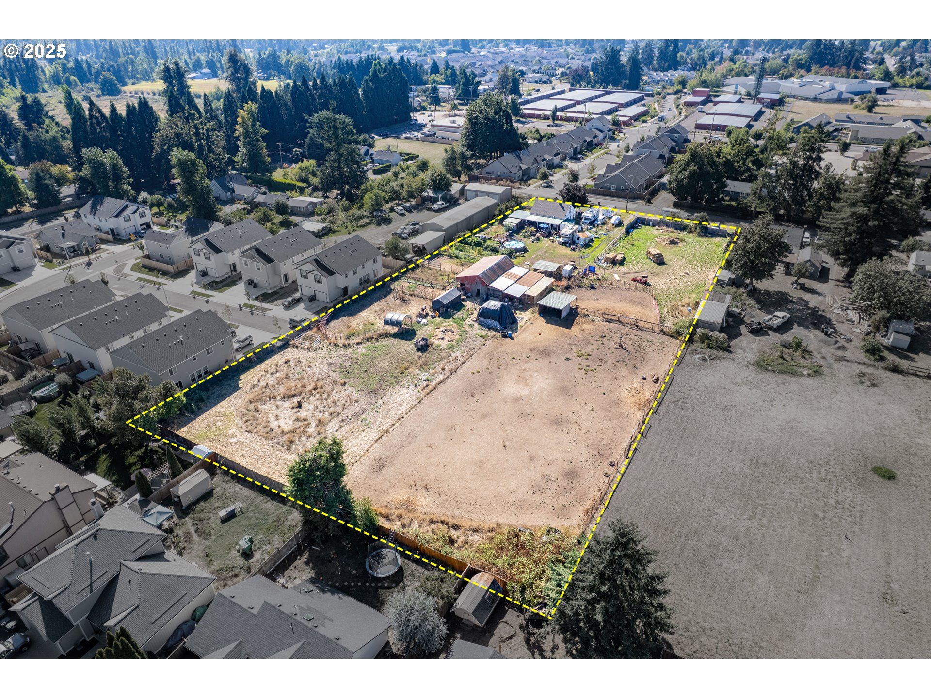 945 South 43rd Street Springfield, OR 97478 - Photo 6 of 15 a view of a backyard