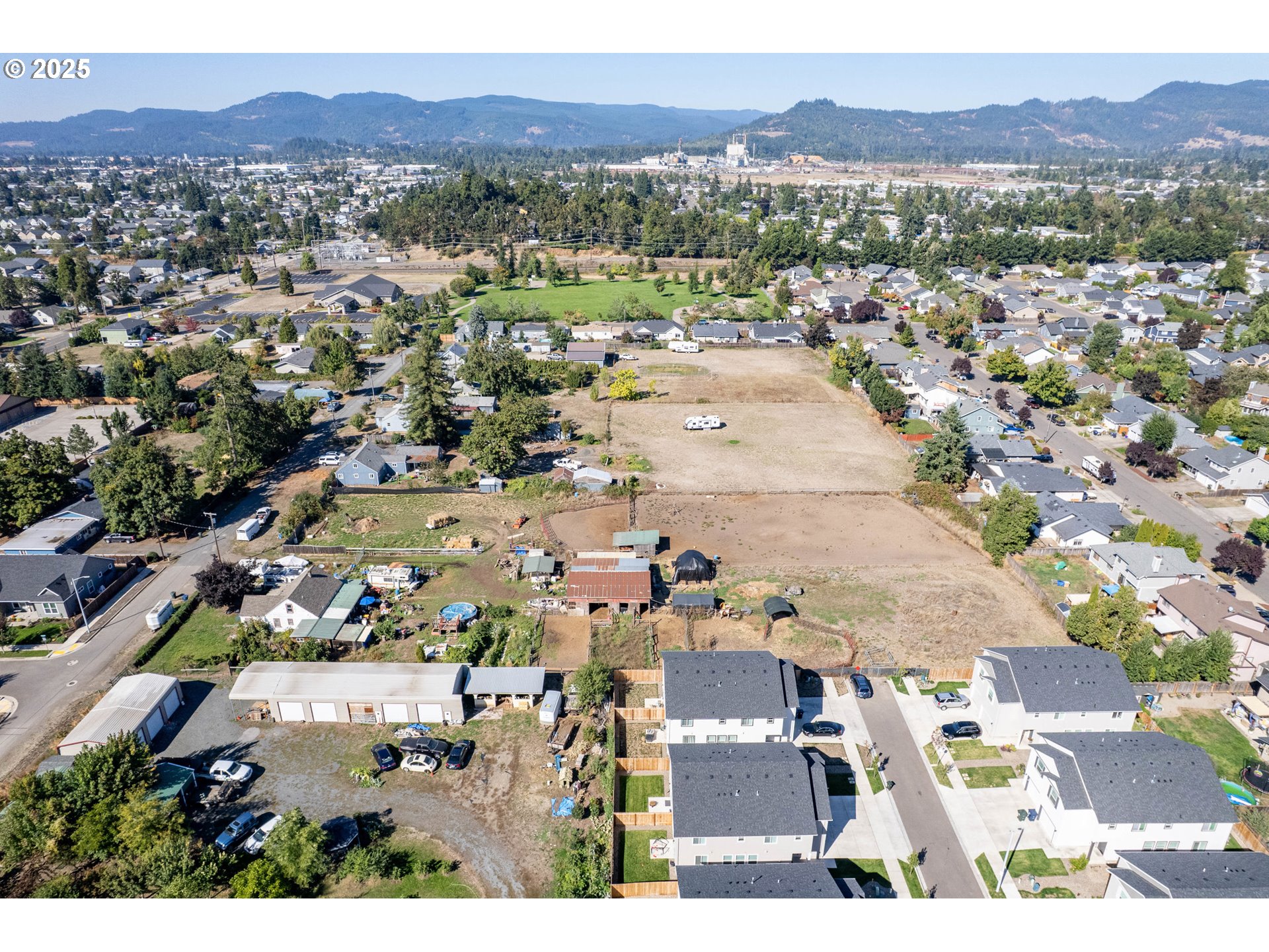 945 South 43rd Street Springfield, OR 97478 - Photo 8 of 15 an aerial view of a city with lots of residential buildings
