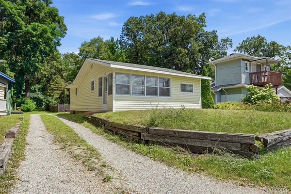 $89,900 | 2613 Bartlett Road, Pleasant Lake, MI 49272
